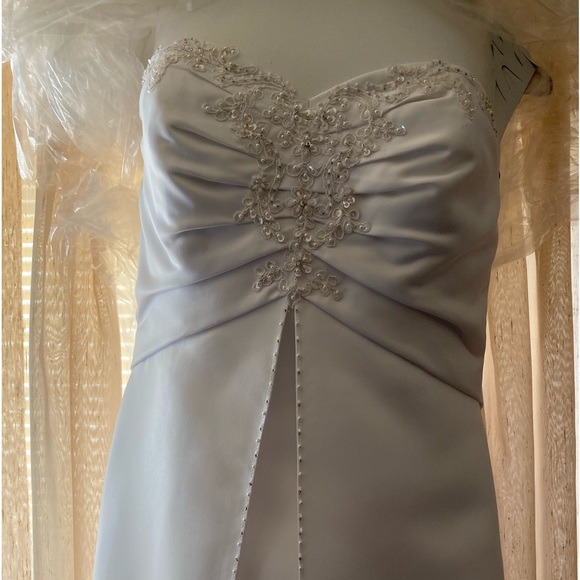 BRAND NEW WEDDING DRESS w/ ACCESSORIES TO MATCH!Originally pd $2,500 for All! - Picture 2 of 14